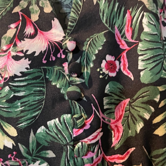 Fitted jungle print blouse from WHBM, size 2. - Picture 5 of 6